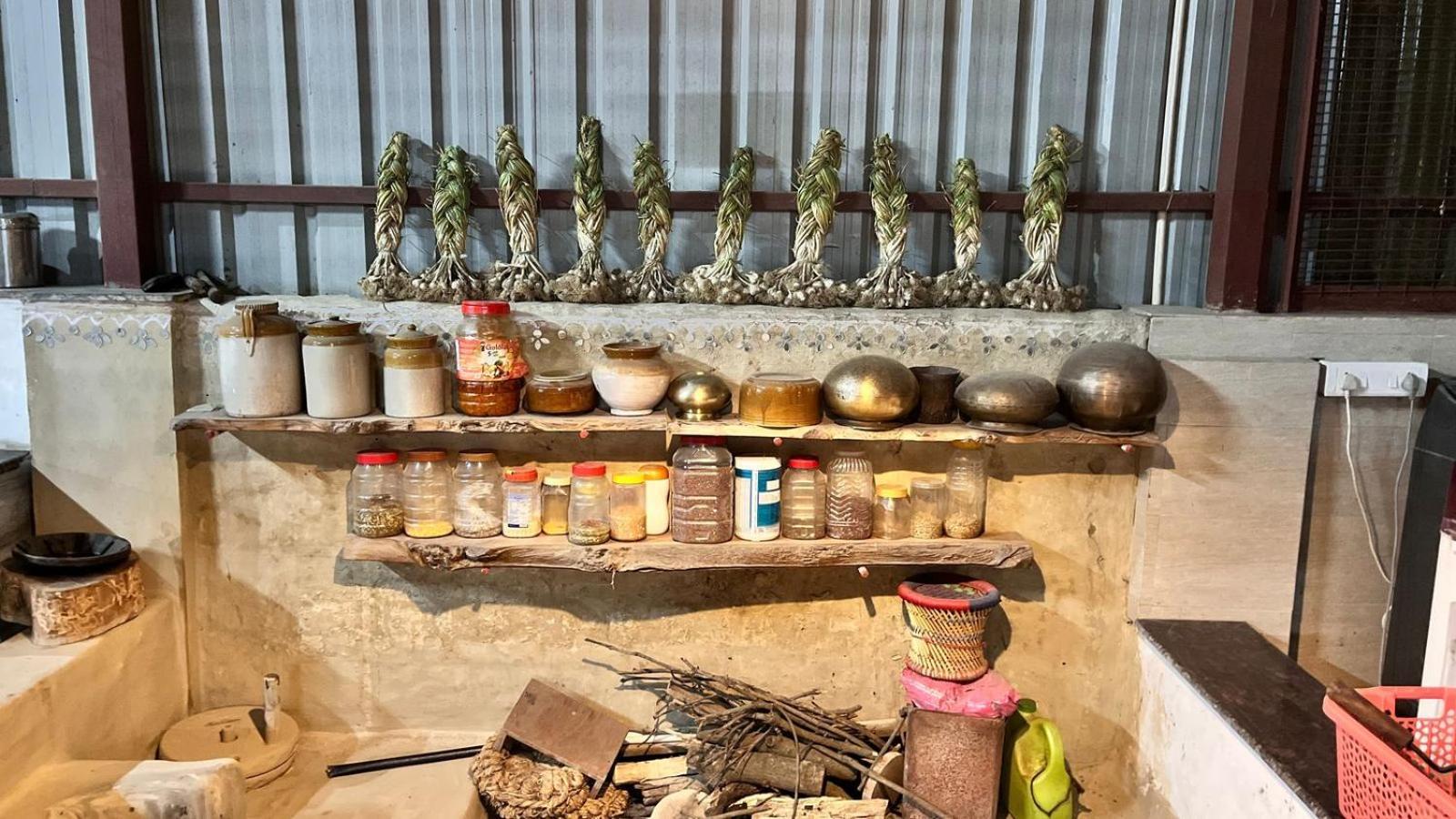 Shobhayan Inn, Airport Railway Station Pickup Free Ayodhya Buitenkant foto
